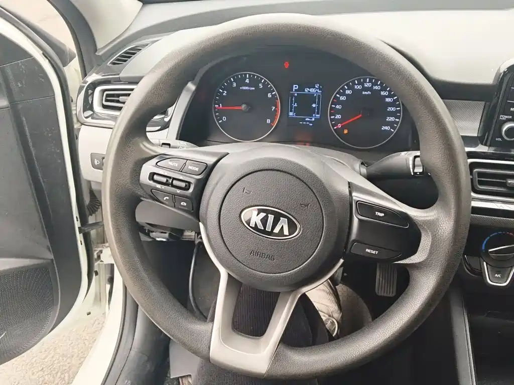 Photo 7 - Kia Forte