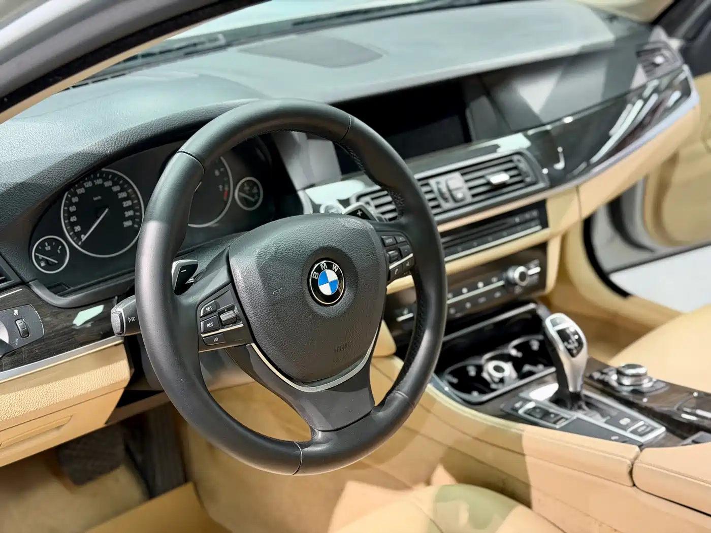 BMW 5 Series 2011 535Li Leading фото 8