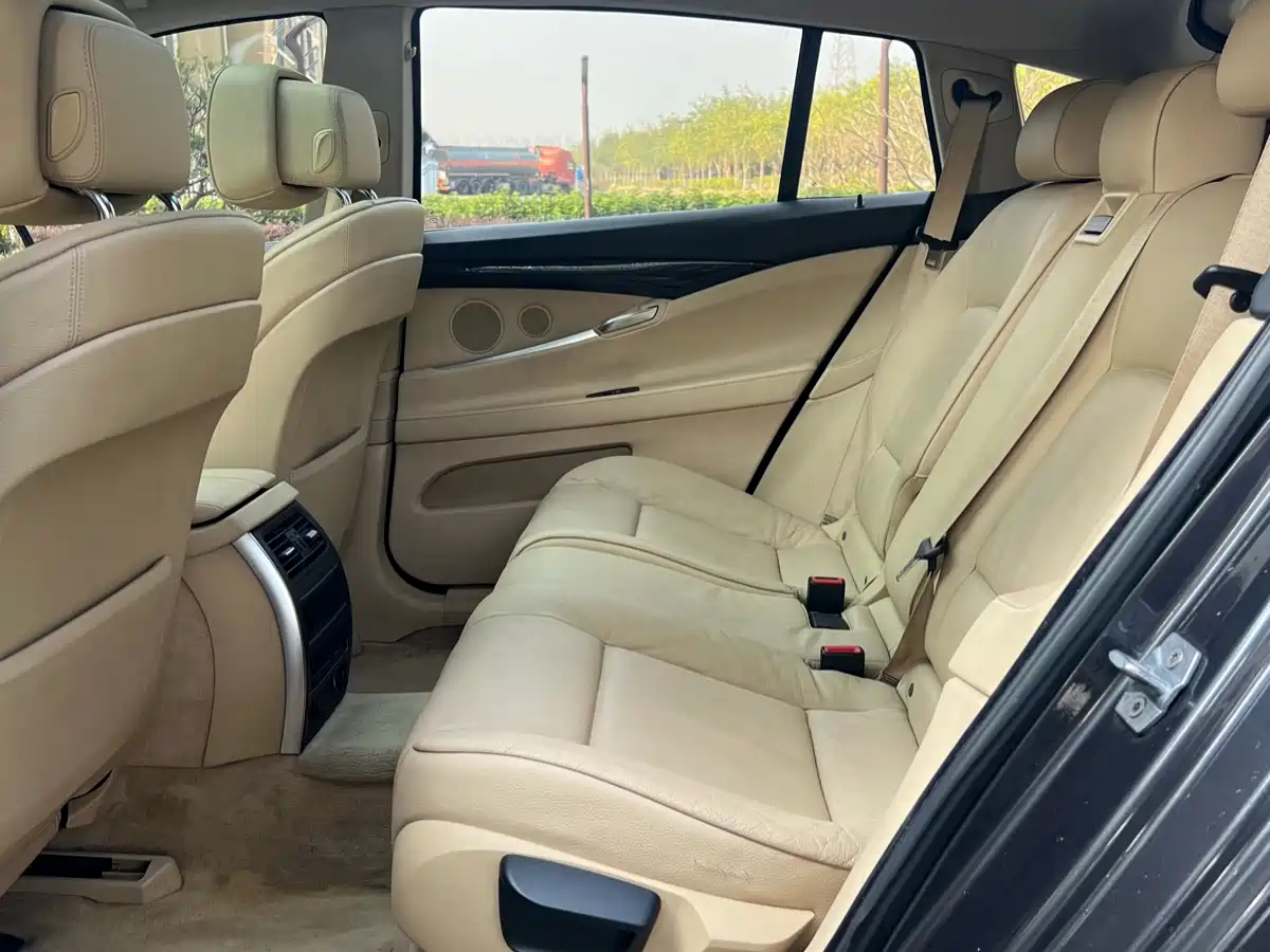 BMW 5 Series GT 2013 535i Elegance фото 9