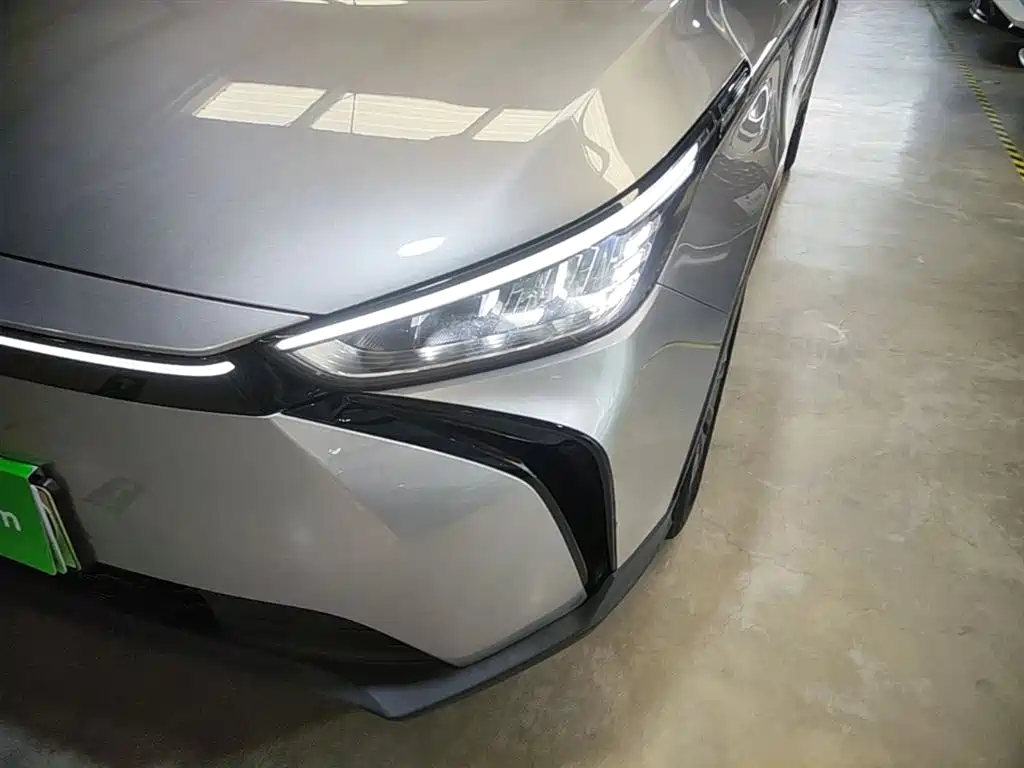 Geely Geometry M6 2023 2022 450 New Intelligence Edition