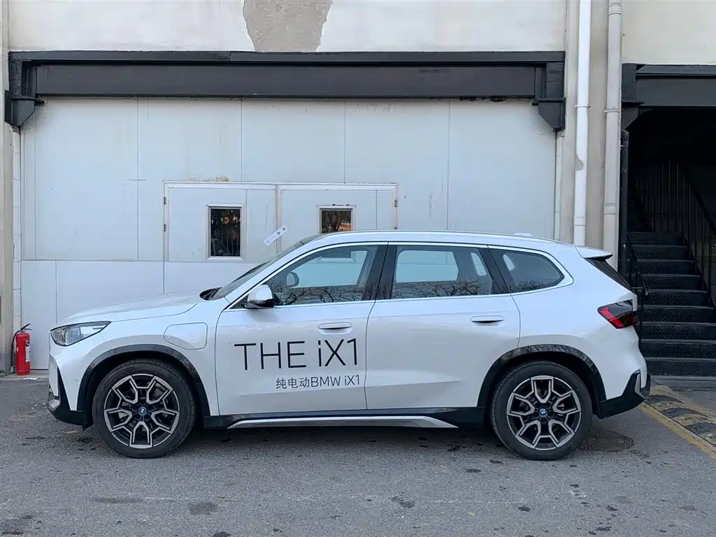 BMW IX1