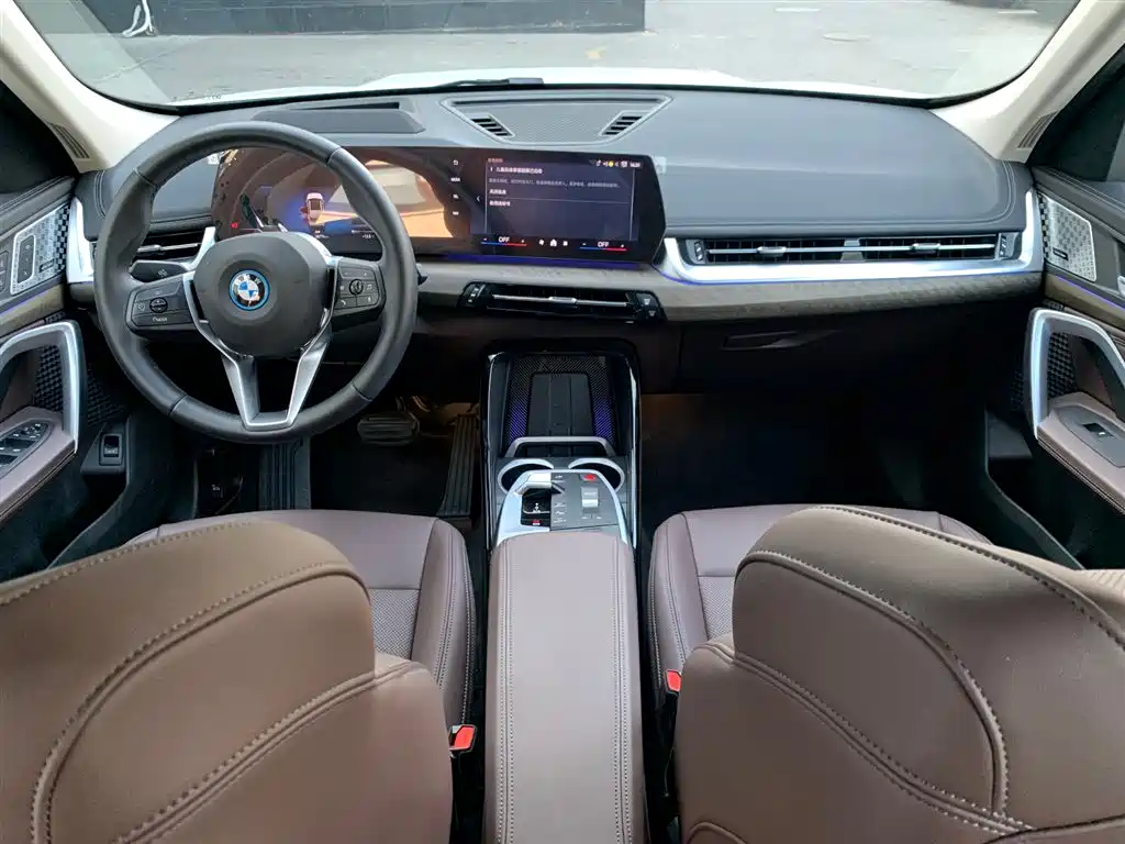 BMW IX1