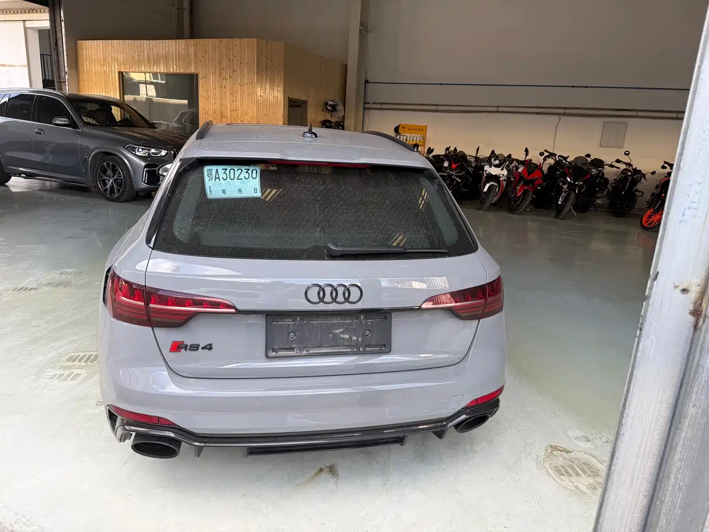 Audi RS 4 2023 2021 RS4 Avant Dark Gold Edition