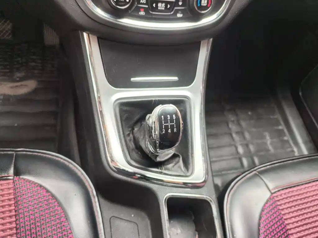 Baojun 560 2015 2015 1.8L Manual Luxury