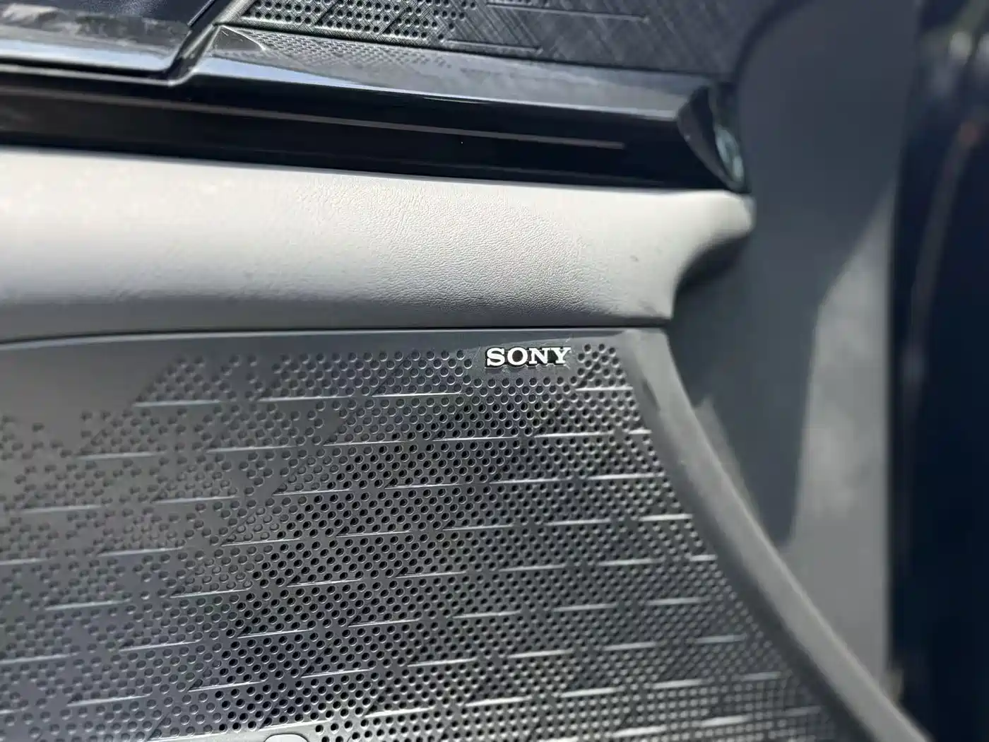 Changan UNI-V 2022 2022 1.5T Smart Pilot Edition