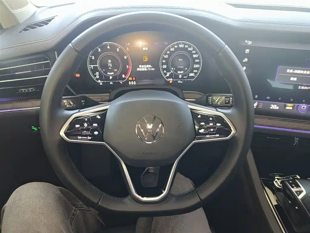 VOLKSWAGEN TOUAREG