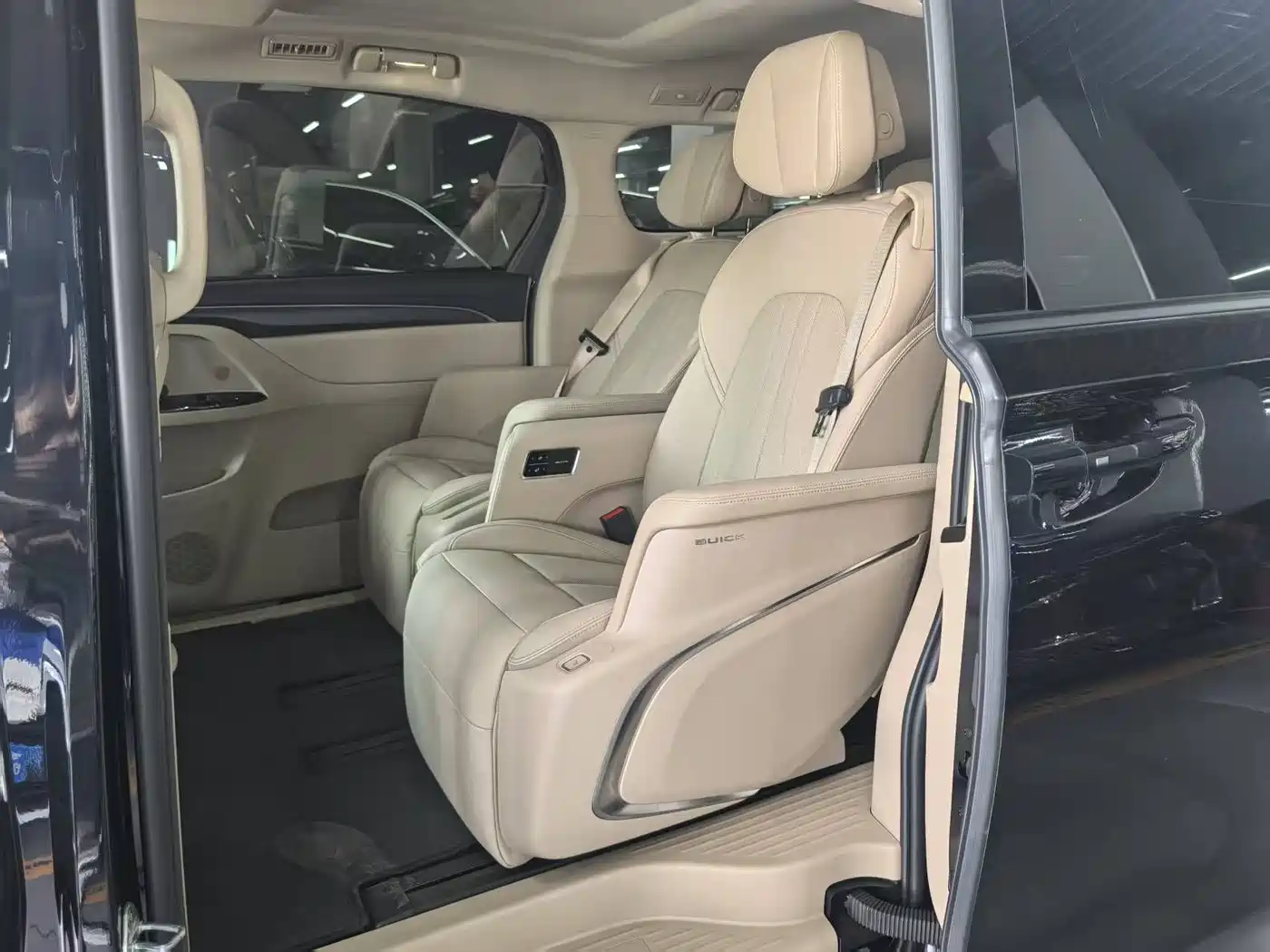 BUICK GL8 NEW ENERGY