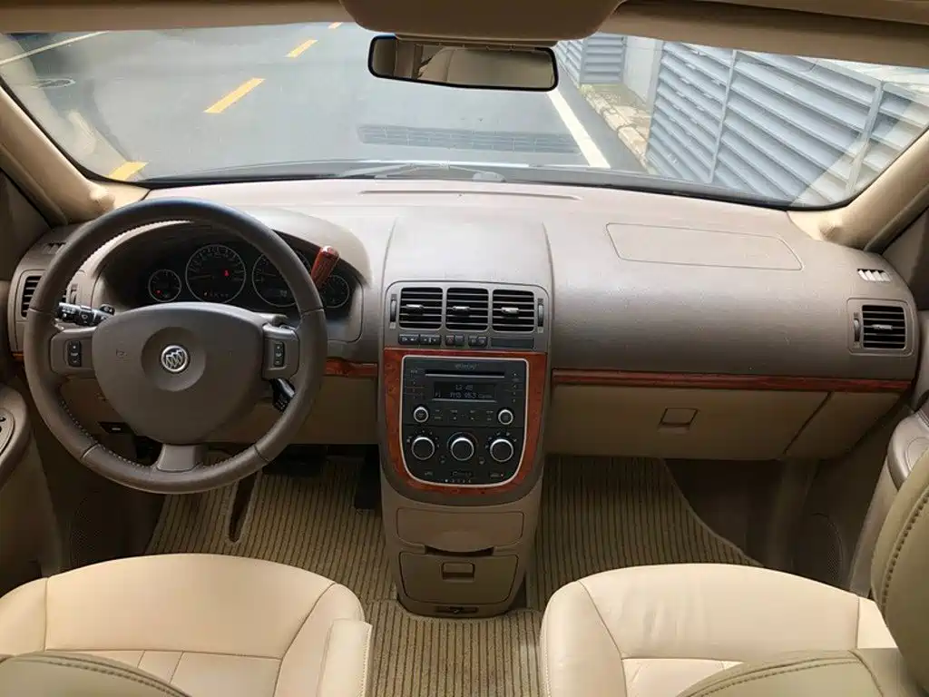 Buick GL8 2011 2011 2.4L LT Executive Edition