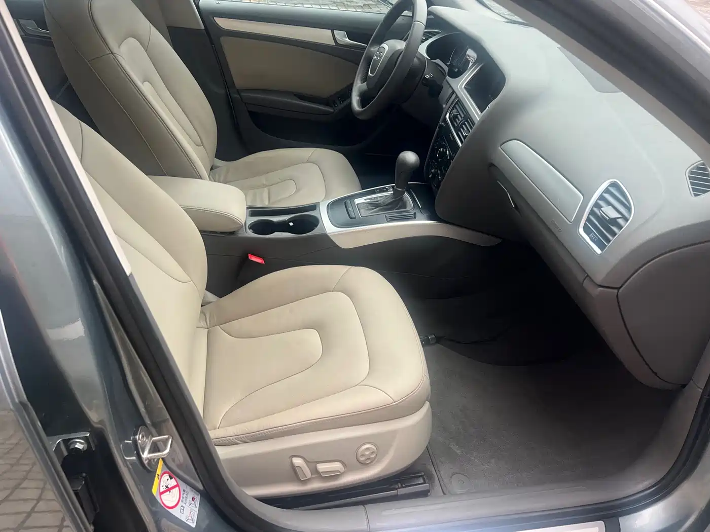 Audi A4L 2010 2010 2.0 TFSI Standard