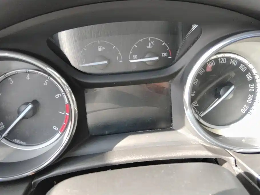 Photo 14 - Buick Verano