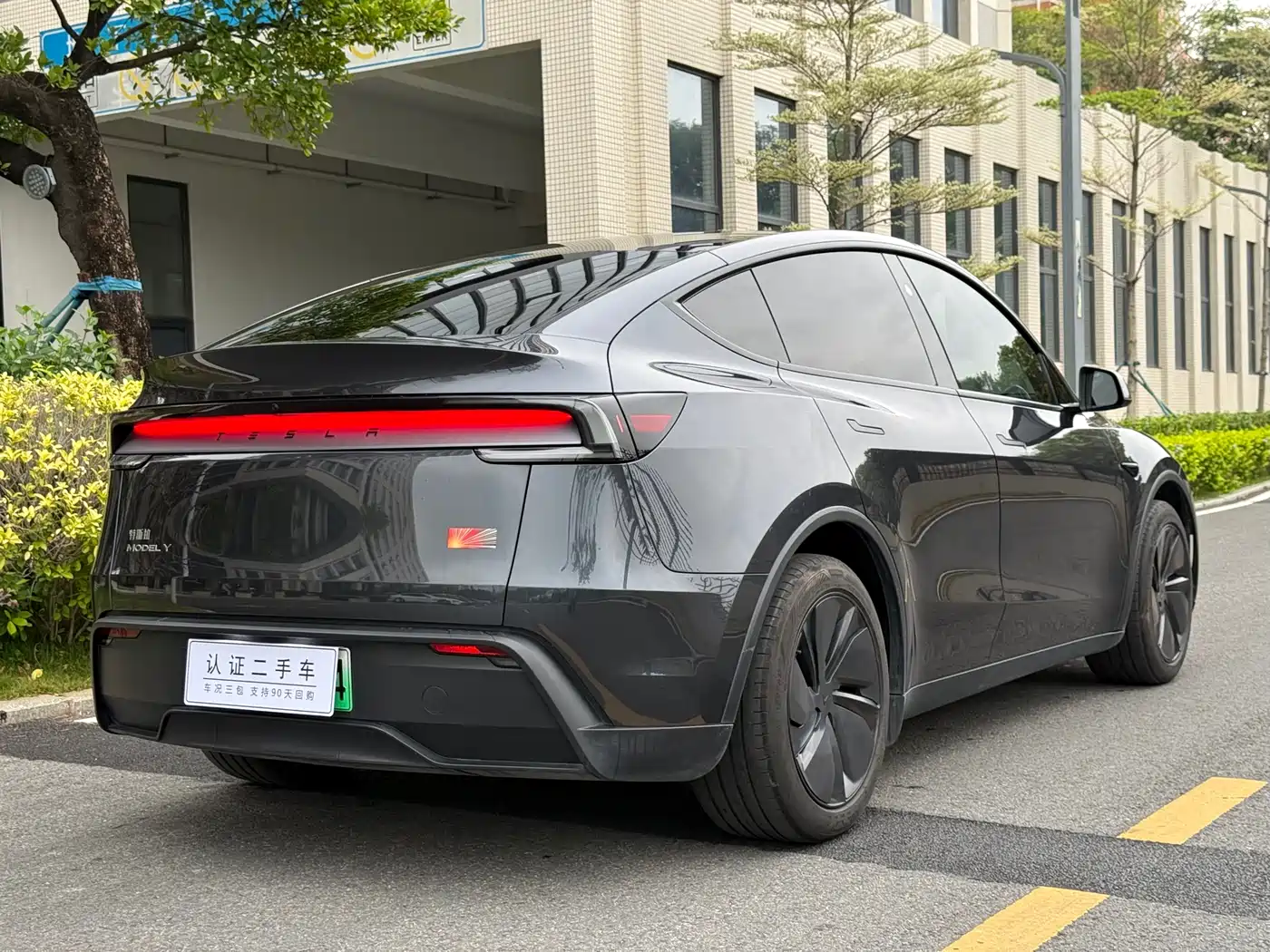 TESLA MODEL Y