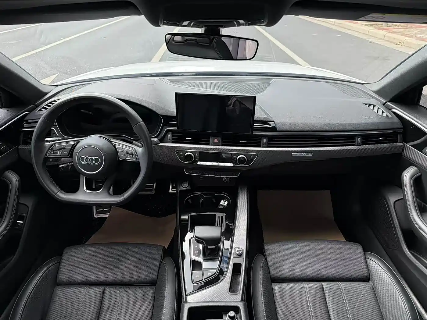 Фото 5 - Audi A4L