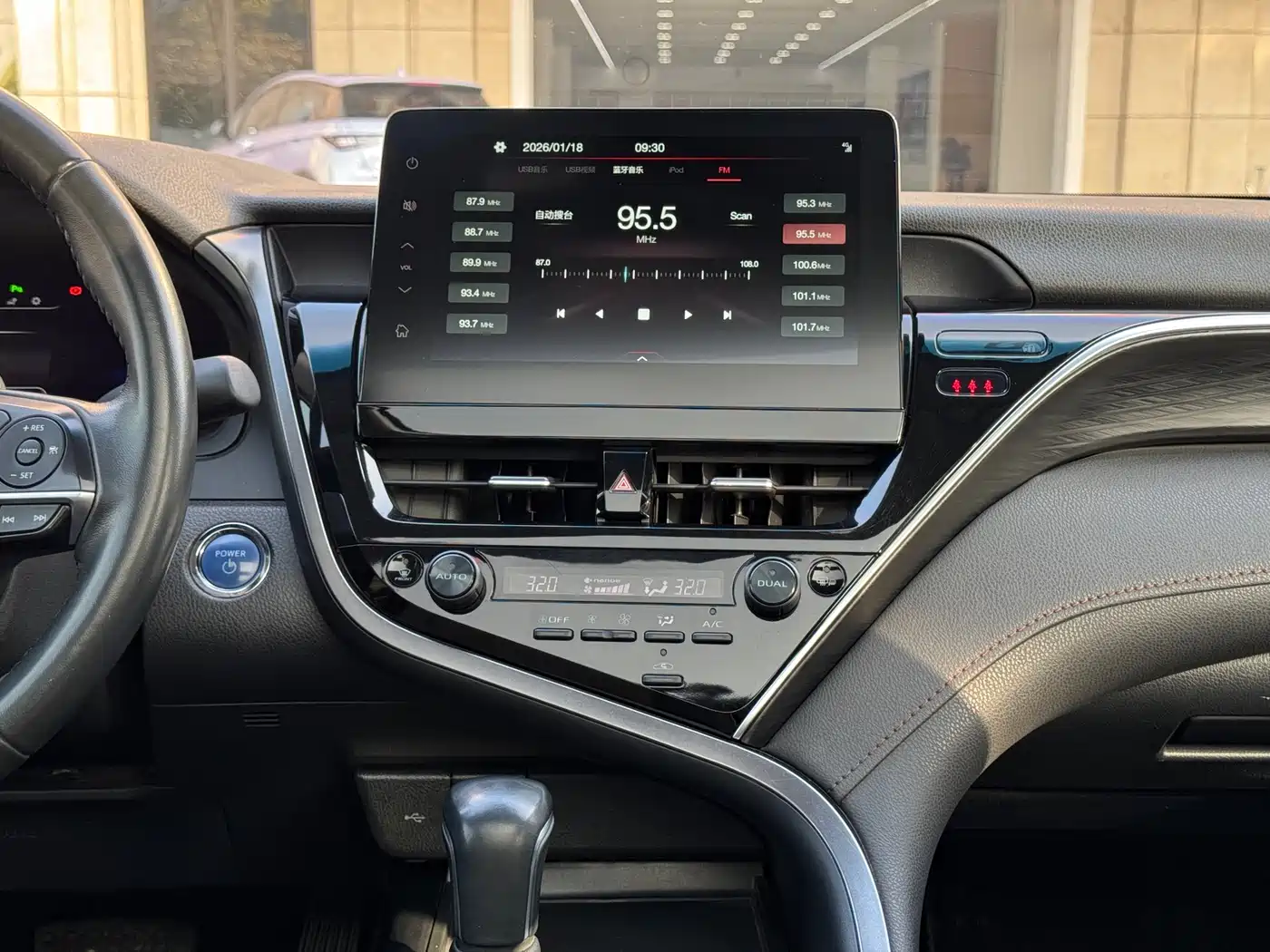 Toyota Camry 2023 Hybrid 2.5HG Luxury Edition фото 15