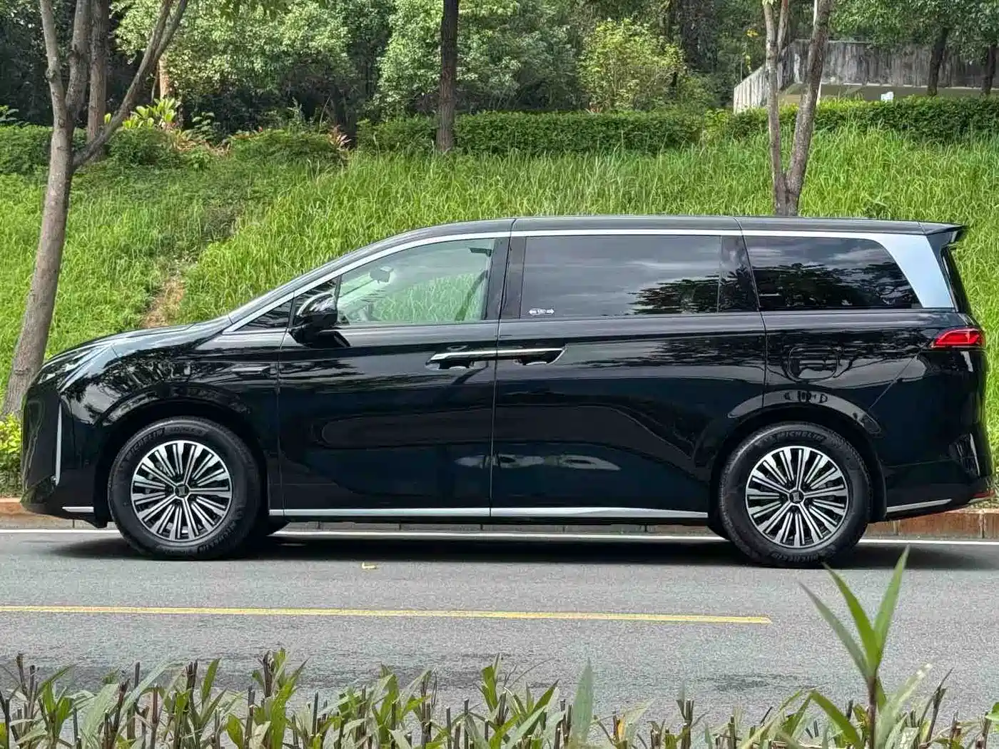 BYD Xia 2025 2025 DM-i 1.5T 180km Surpass Edition
