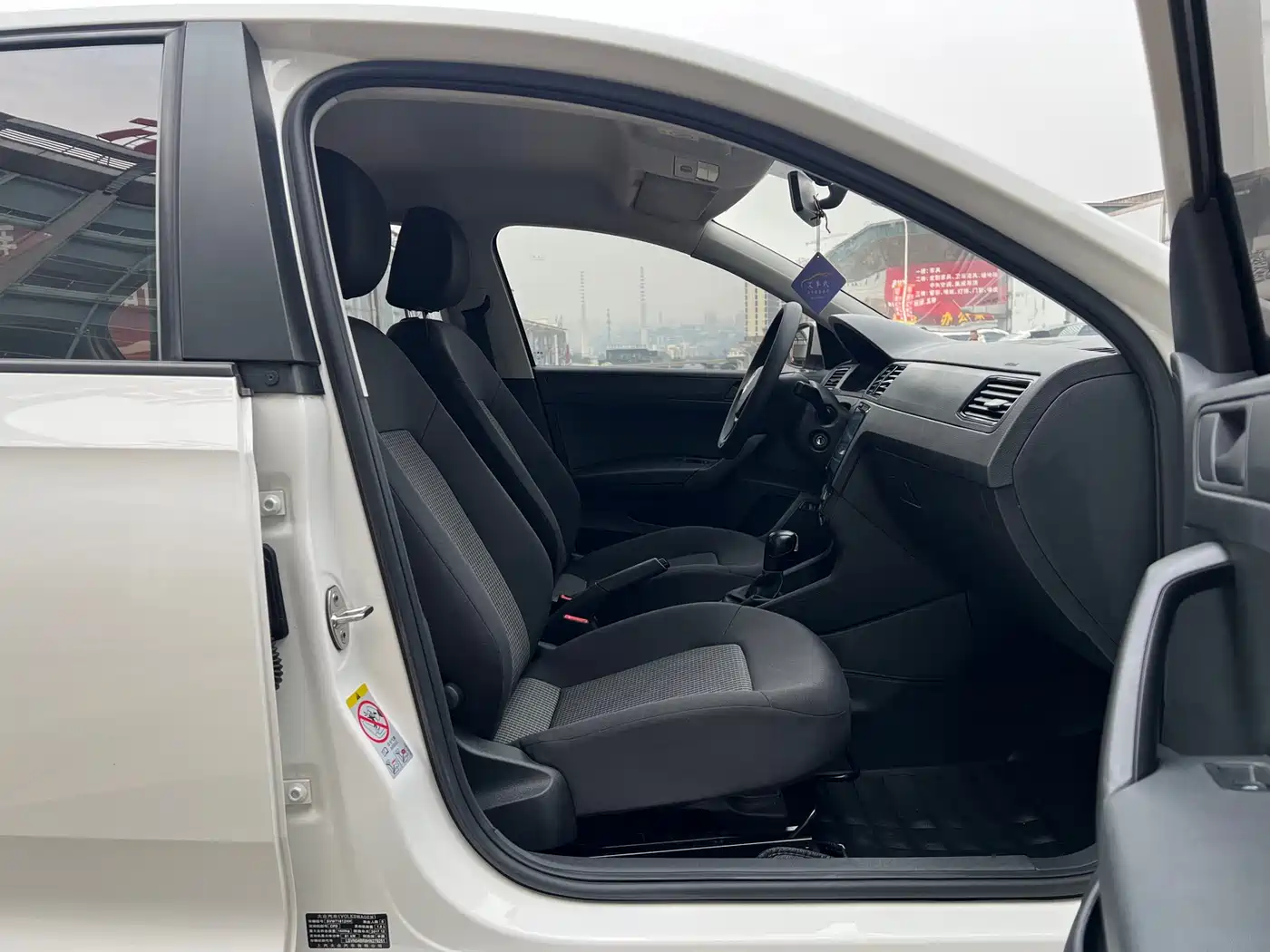 Volkswagen Santana 2016 1.6L Automatic Trend Edition фото 9