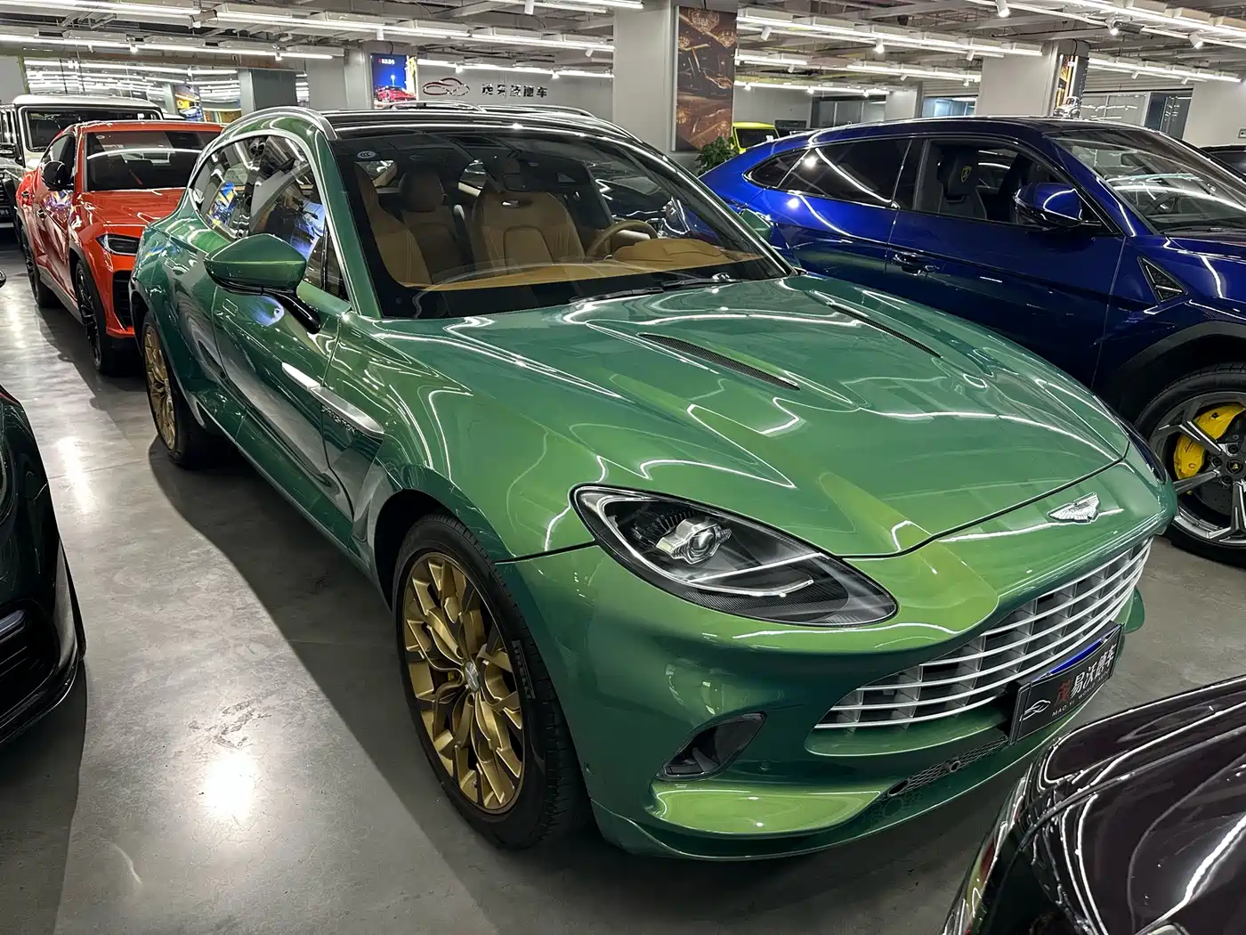 Aston Martin DBX 2023 2023 3.0T STRAIGHT-SIX