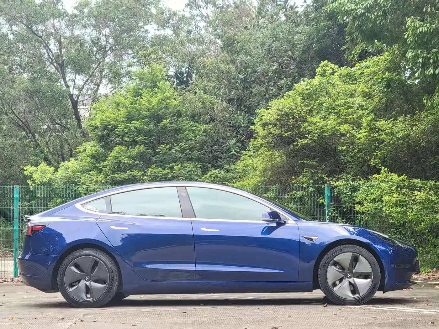 TESLA MODEL 3 (IMPORTED)