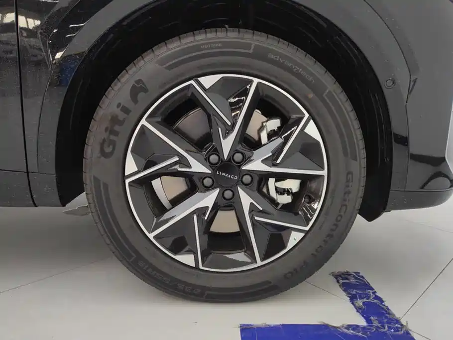 Lynk & Co 08 EM-P 2026
