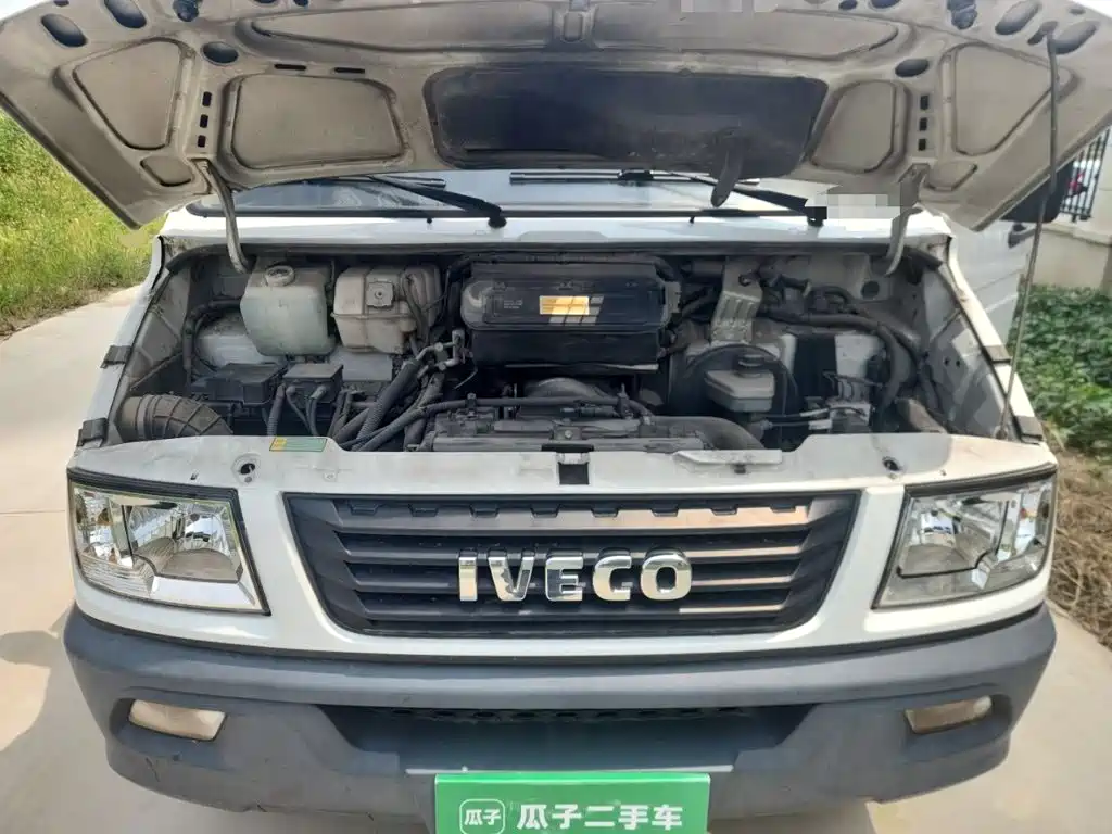 Iveco Daily 2020 2020 Model 2.5T A35 Bus Single-Tire Medium Roof 5-9 Seats China V