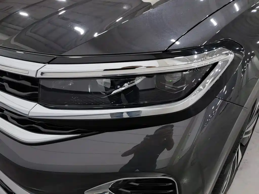 صورة 7 - Volkswagen Talagon