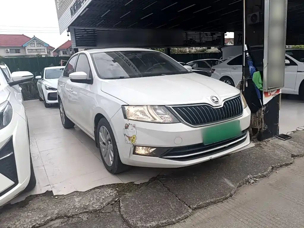 Фото 4 - Škoda Rapid