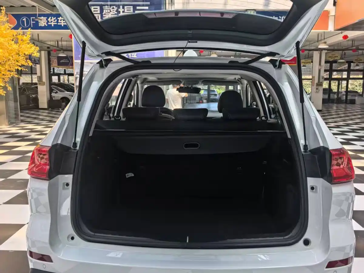 Haval M6 2023 2023 PLUS 1.5T DCT Luxury Smart Connect