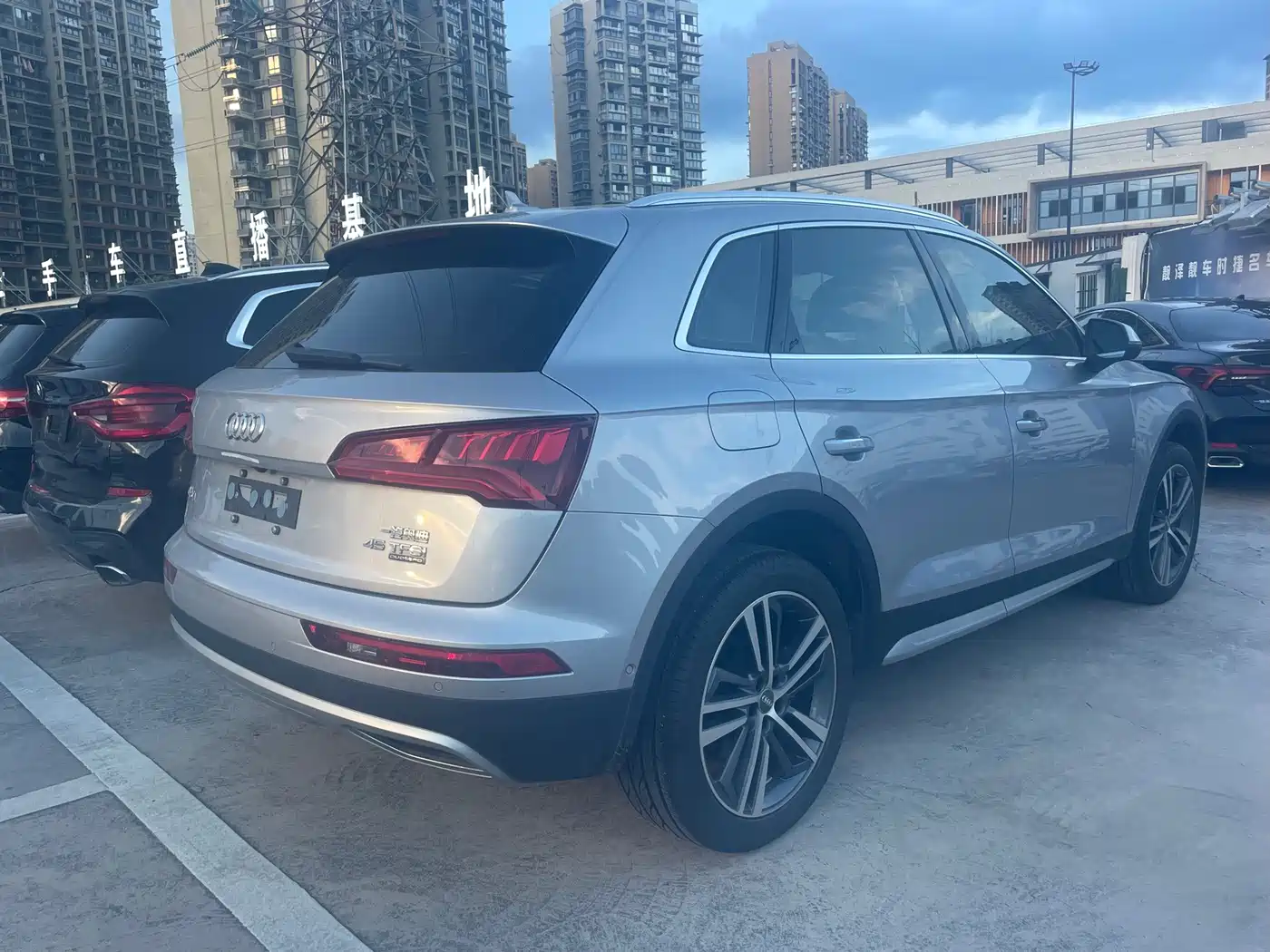 Фото 4 - Audi Q5L