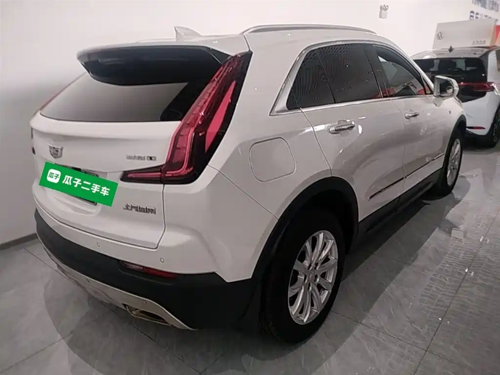 CADILLAC XT4