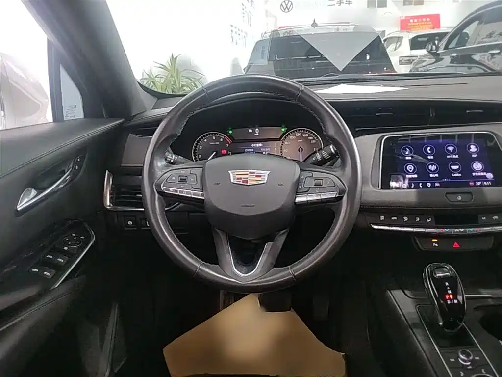 CADILLAC XT4
