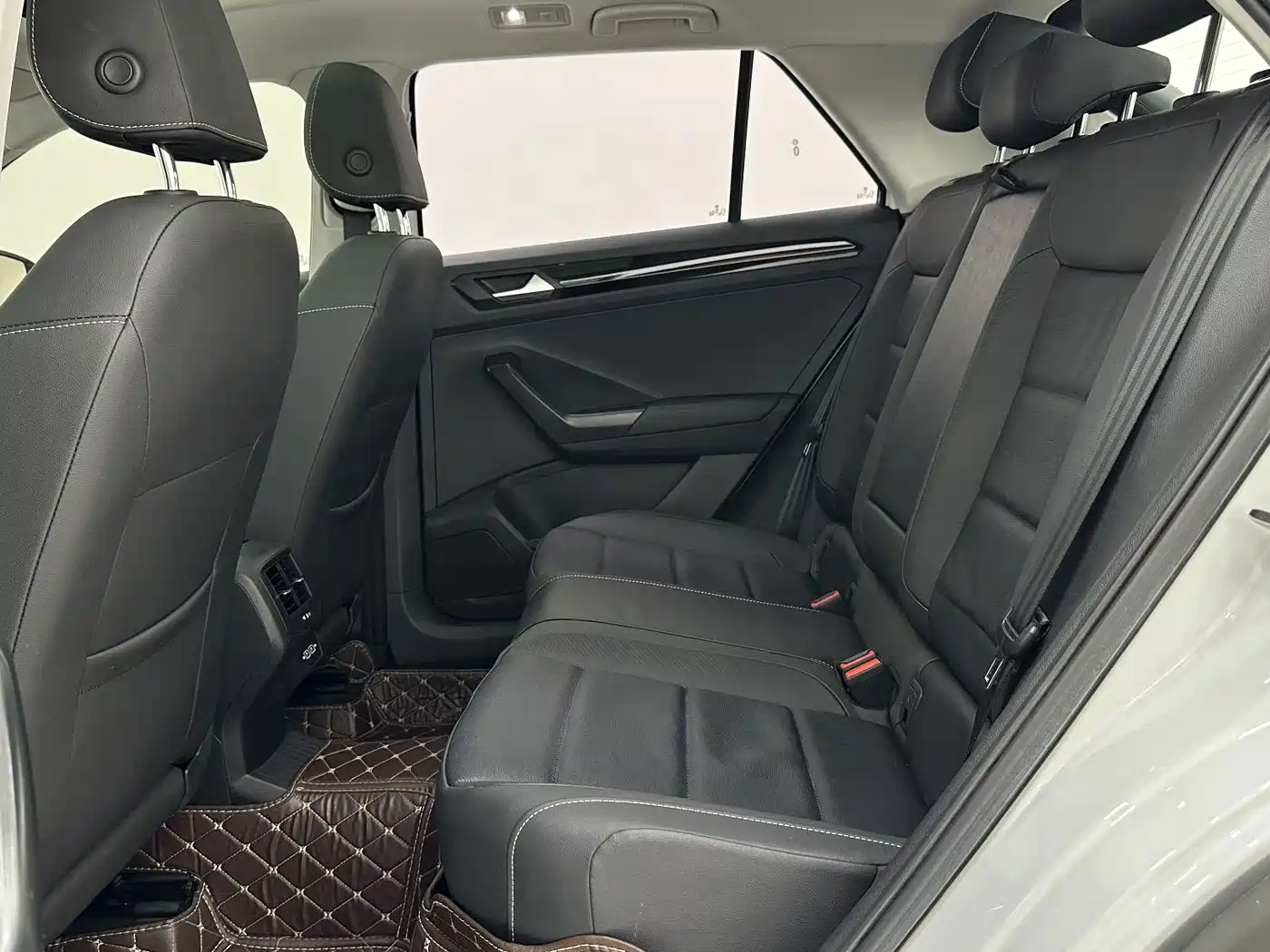 Volkswagen T-Roc, миниатюра 8