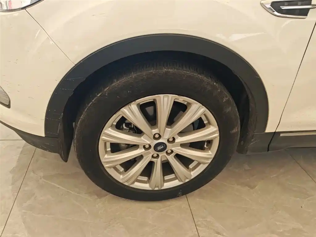 Фото 22 - Ford Kuga