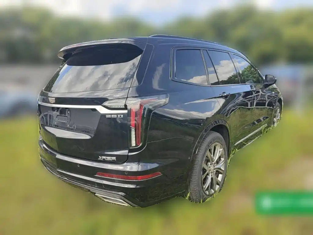 Фото 10 - Cadillac XT6