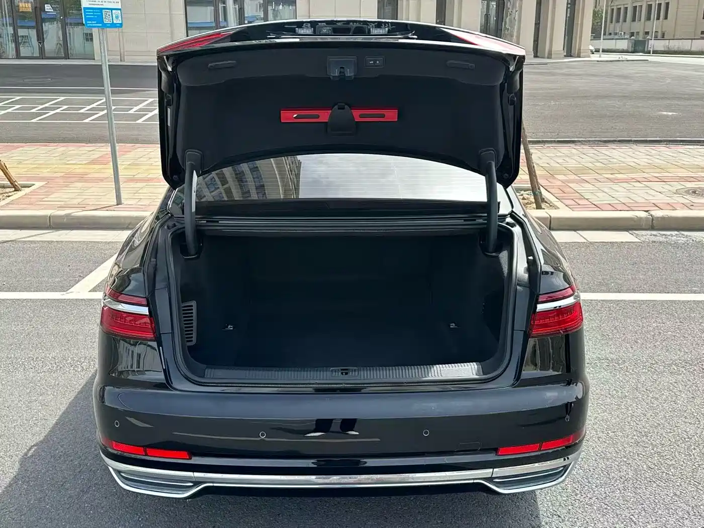 Фото 14 - Audi A8