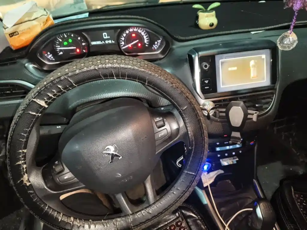 Peugeot 2008 2016 2014 1.6L Manual Fashion Edition