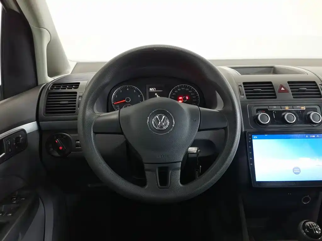 Volkswagen Touran 2018 2015 1.4T Manual Trend Edition 5-seater