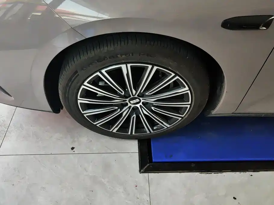 Geely Galaxy Galaxy Xingyao 8 2025 2025 Model 130km EM-i Flagship Edition