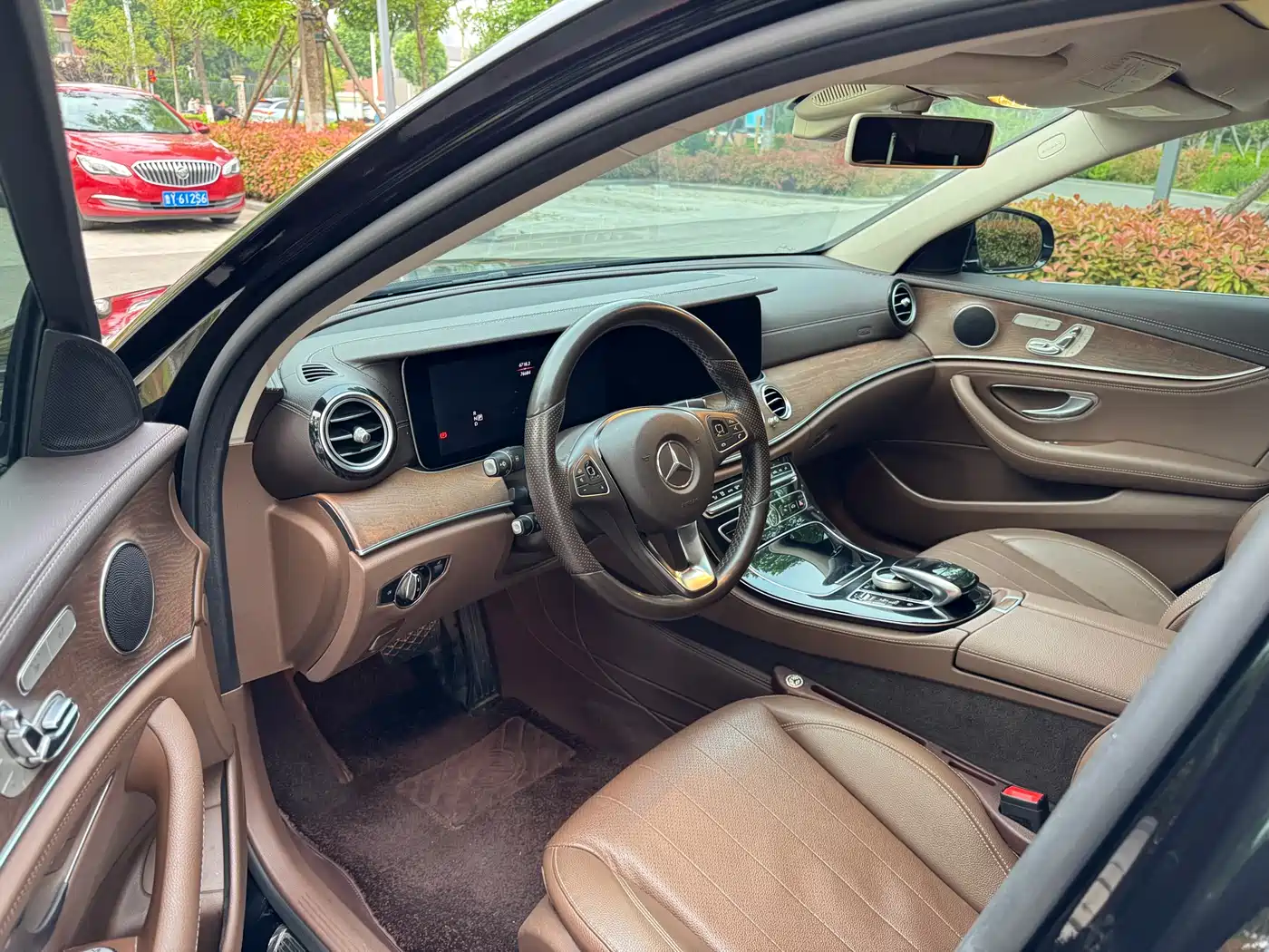 Mercedes-Benz E-Class 2016 E 300 L Fashion Type фото 4