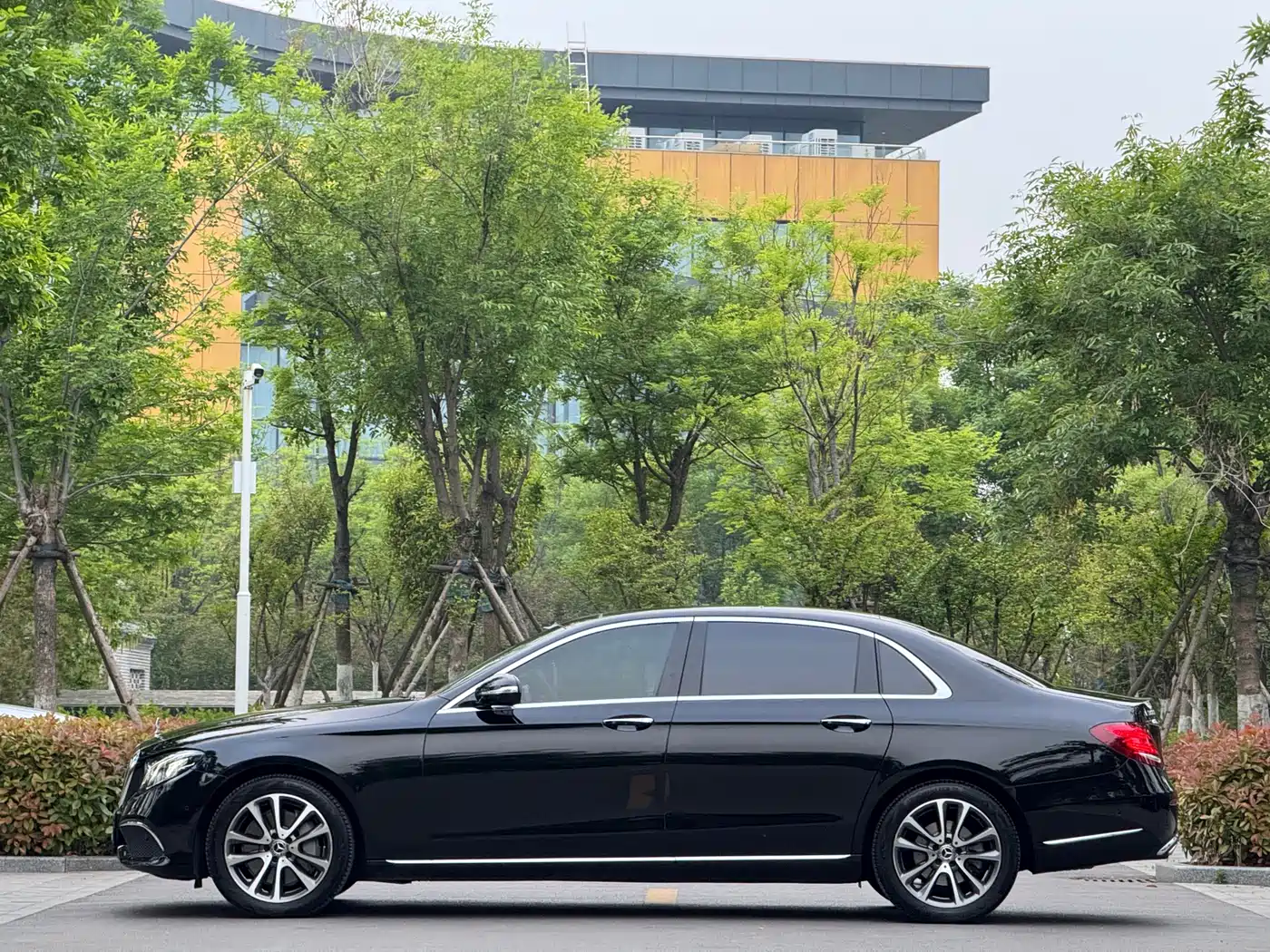 Mercedes-Benz E-Class 2016 E 300 L Fashion Type фото 13