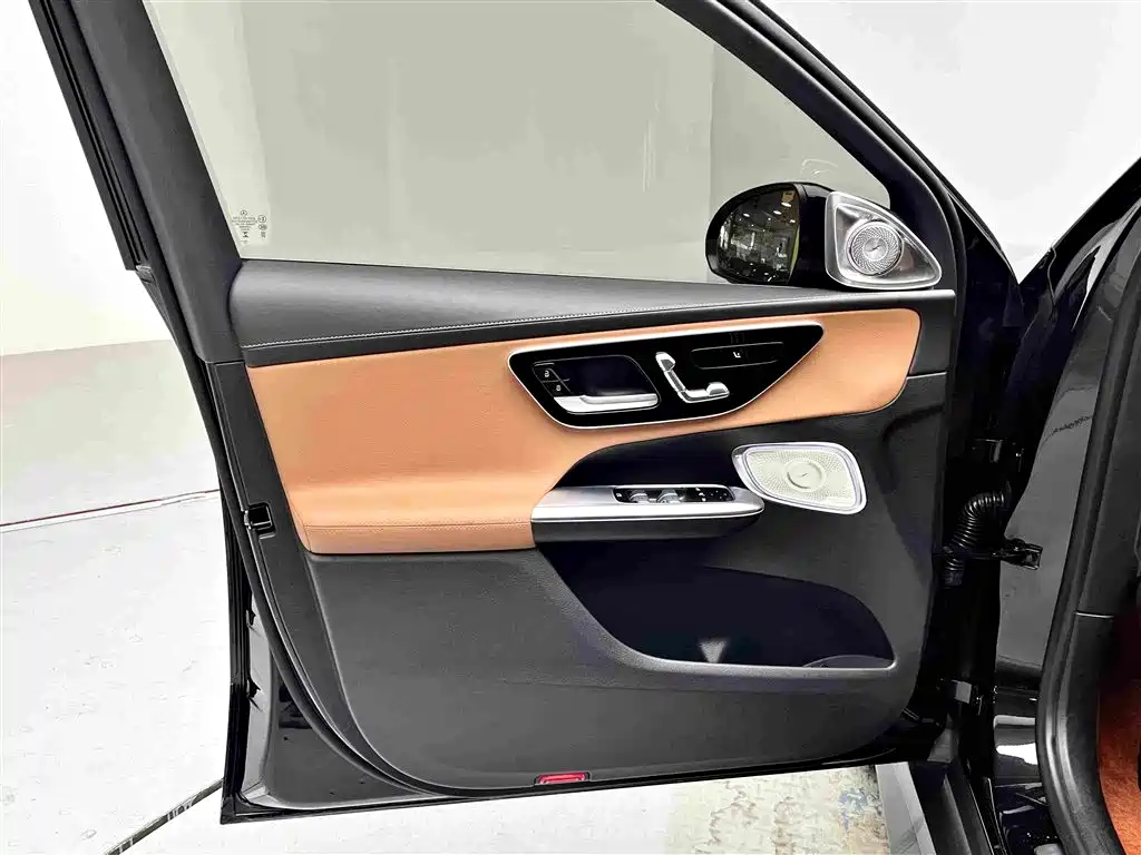 Mercedes-Benz GLC 2025 2024 GLC 260 L 4MATIC Dynamic 5-seater