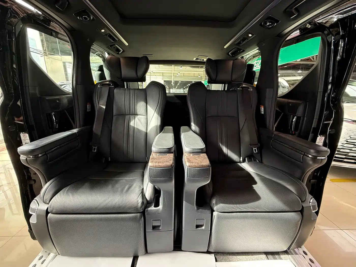 Toyota Alphard 2018 Facelift 3.5L Premium Edition фото 20