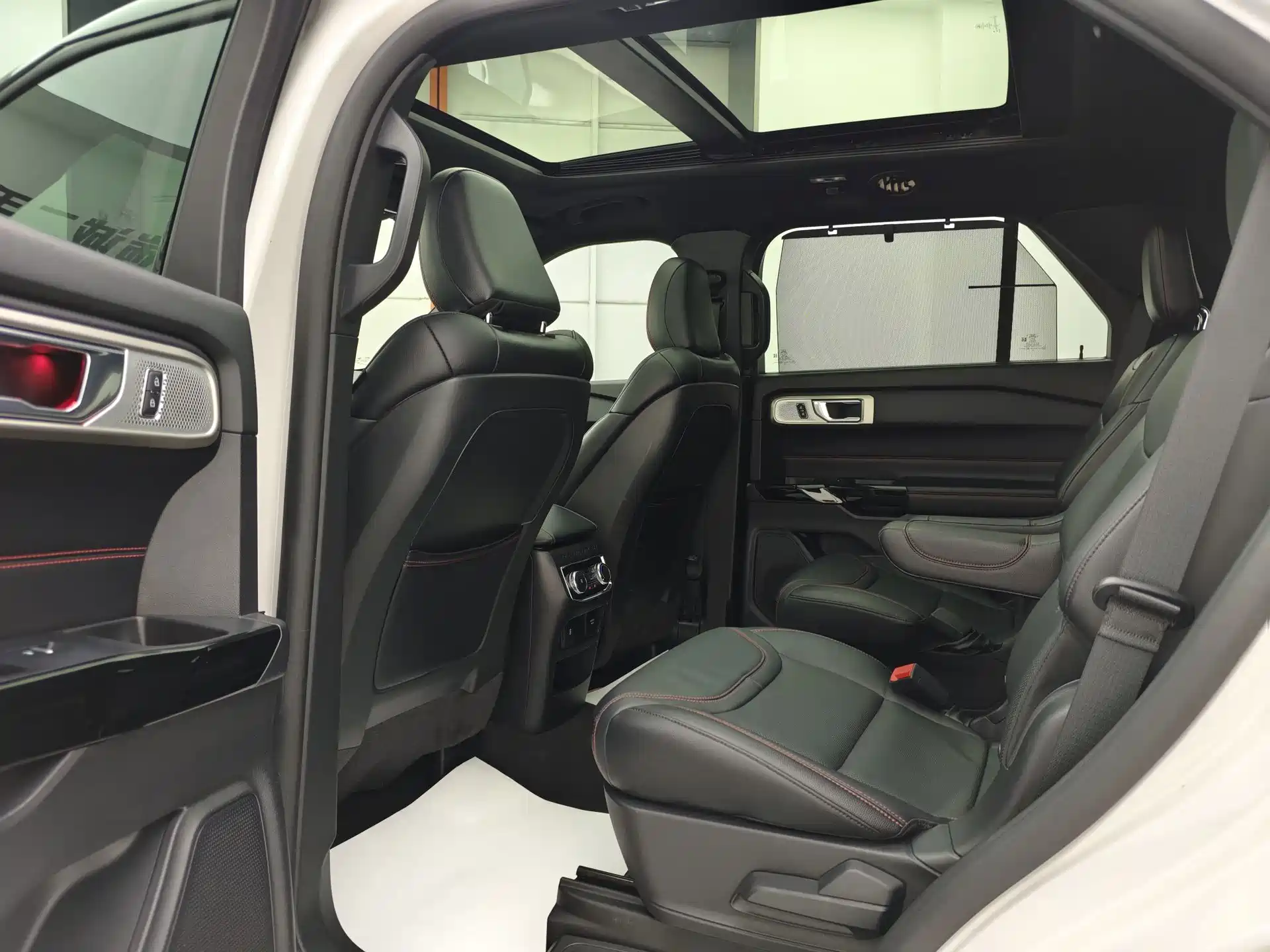Фото 22 - Ford Explorer