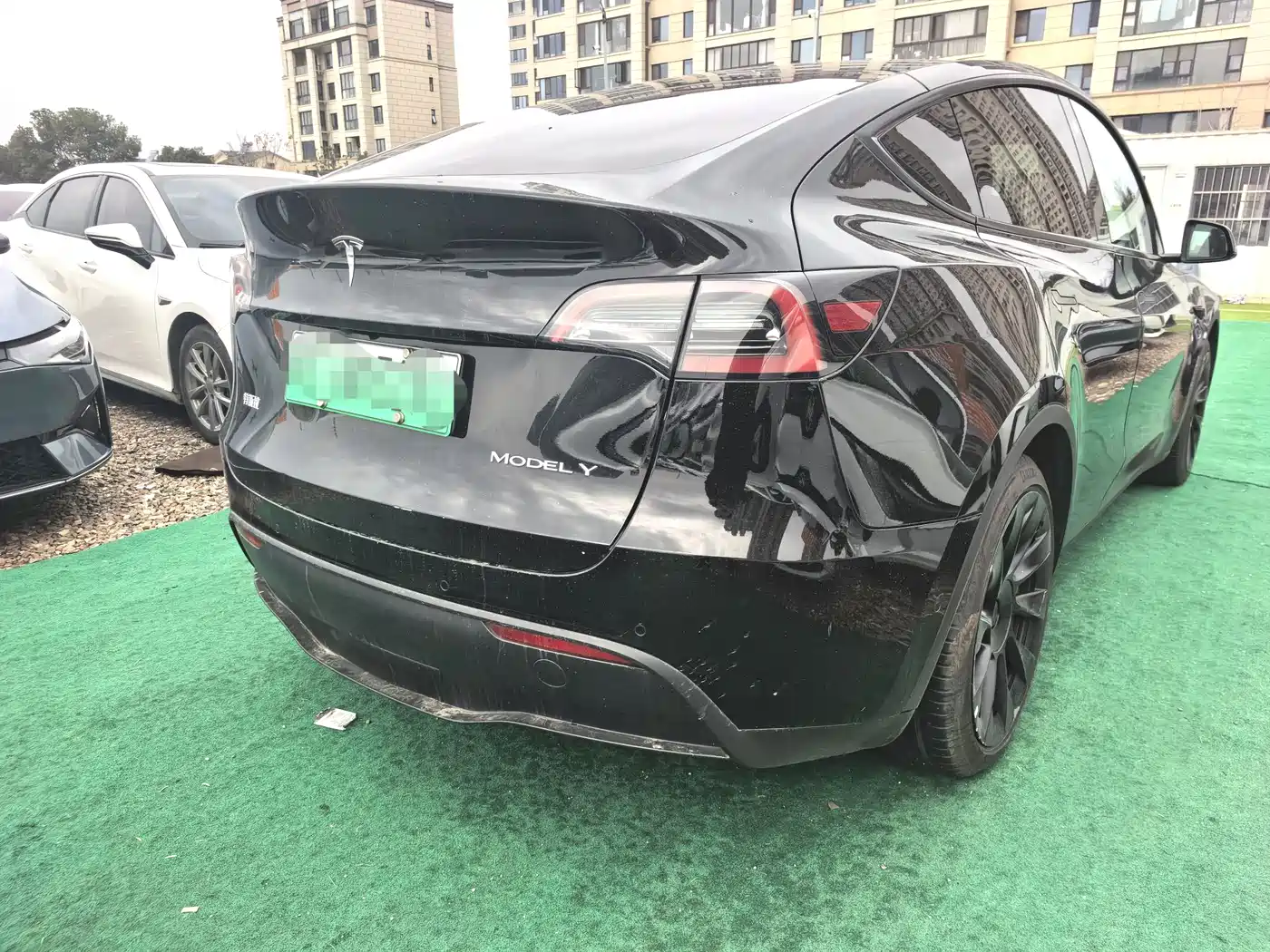 TESLA MODEL Y