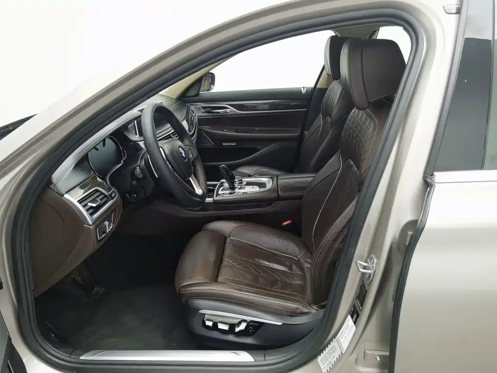 Photo 10 - BMW 7 Series