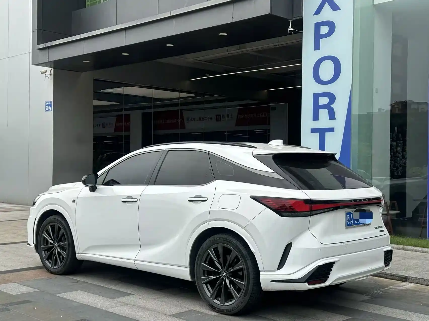 Фото 4 - Lexus RX