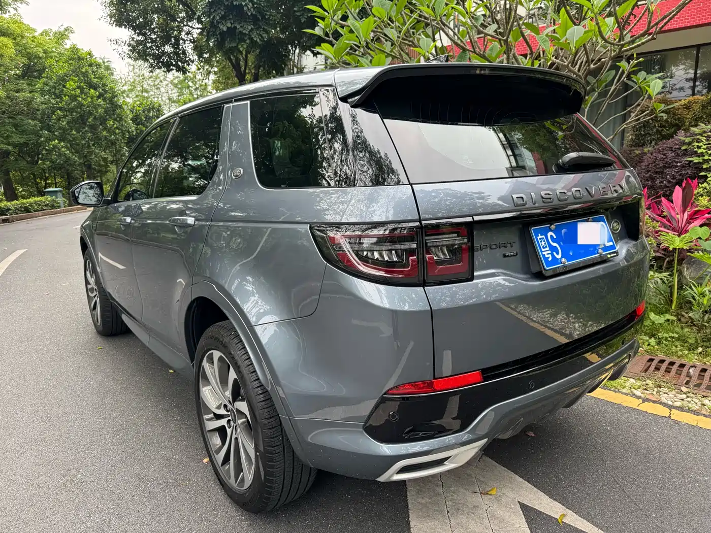 Land Rover Discovery Sport 2023 249PS R-Dynamic S Performance Version фото 4
