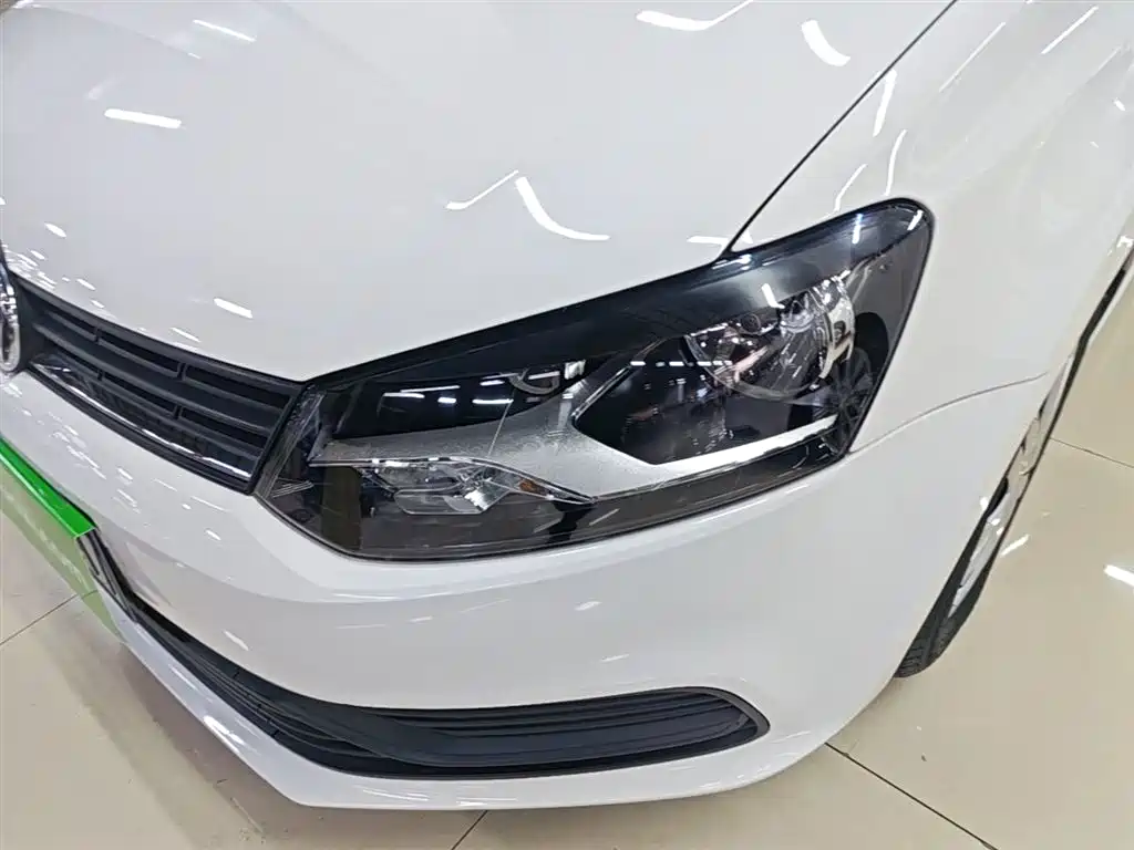 Volkswagen Polo 2016 1.4L Automatic Trend фото 24