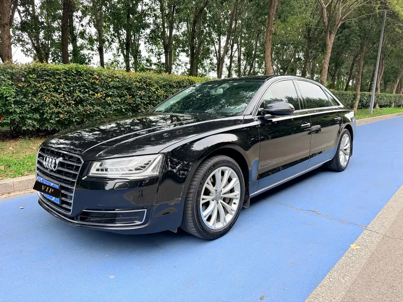 Фото 1 - Audi A8