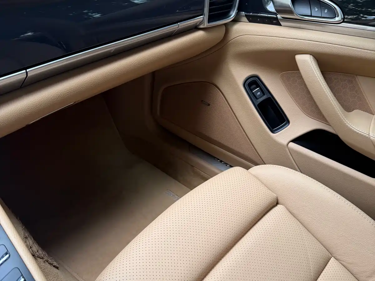 Porsche Panamera 2014 Panamera 3.0T фото 26
