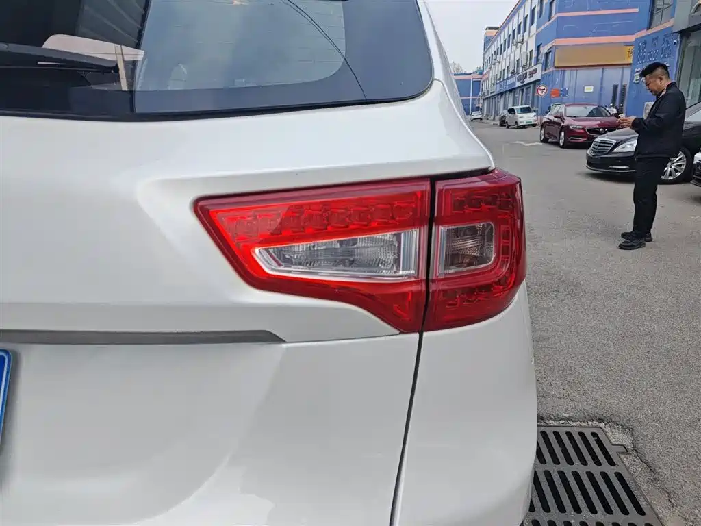 Фото 8 - Changan CS75