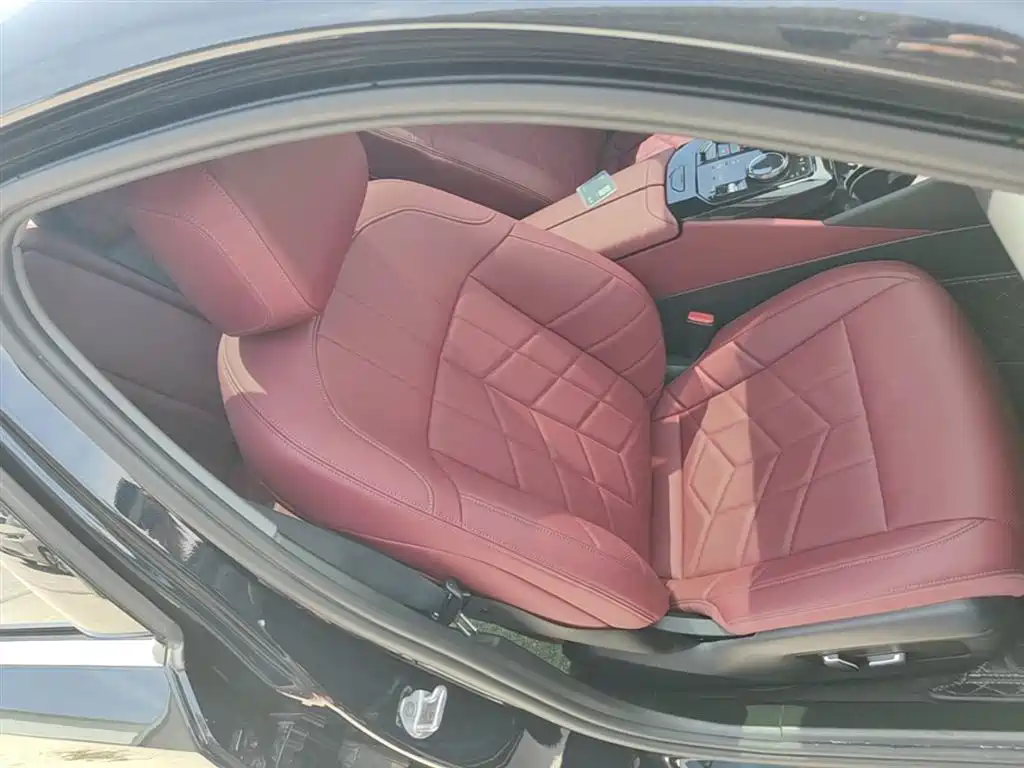 BMW 5 Series 2026 530Li Leading M Sport Package фото 25